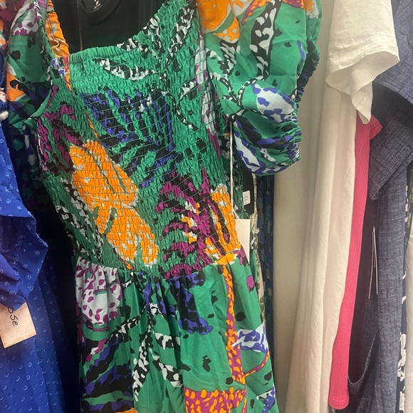 IN SEARCH OF THIS TRULY 4 YOU GREEN DRESS IN SIZE SMALL!! 🤩🙏🏼 - Picture 2 of 2